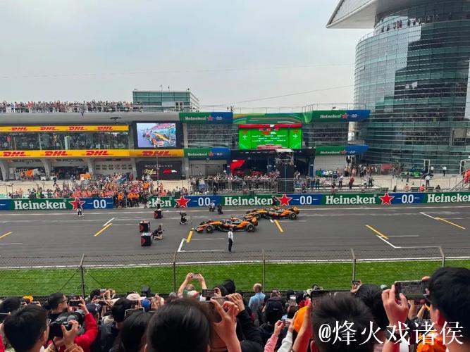 F1中国大奖赛：皮亚斯特里夺冠 迈凯伦车队包揽前二